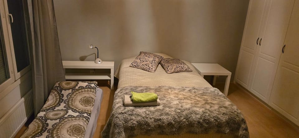 Bed, Photo of the whole room, Bedroom, towels