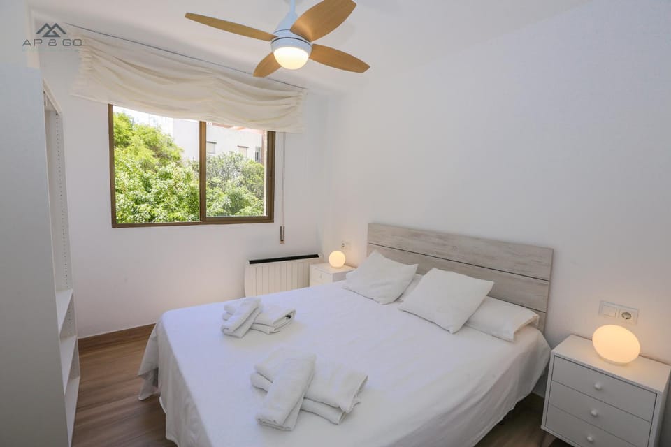 La Caleta Sea views and Pool Apartment in La Herradura