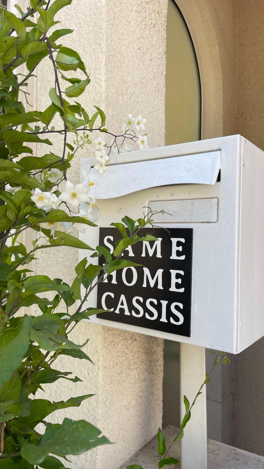 Property building, Facade/entrance, Text overlay