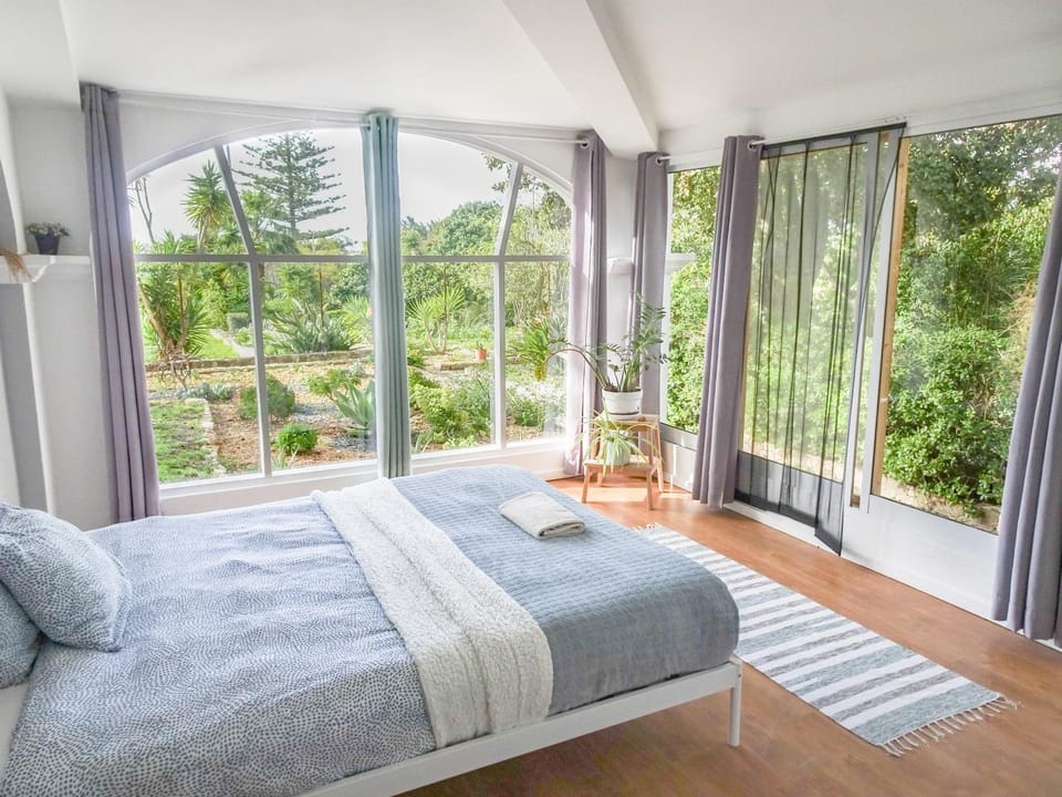 Spring, Bed, Garden, View (from property/room), Photo of the whole room, Bedroom, Garden view