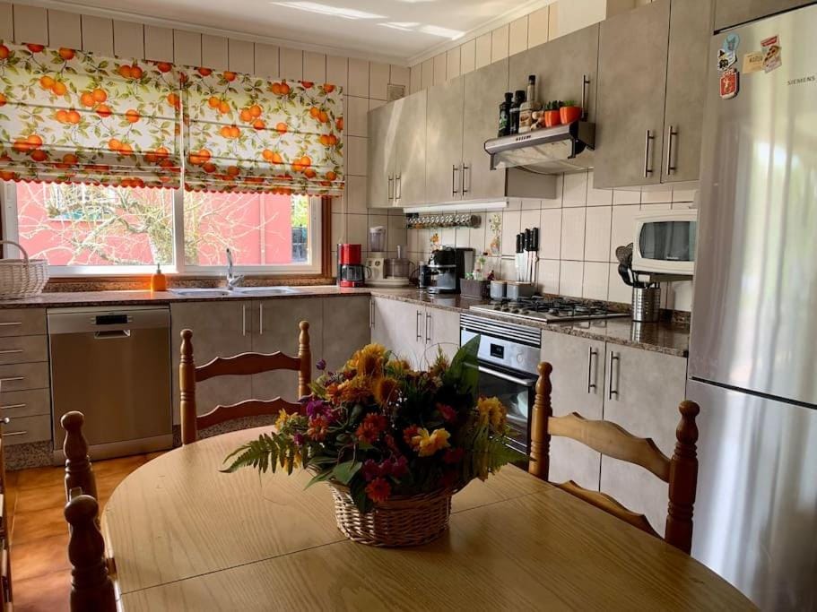 Casa en Nigran amplia, cerca de la playa. House in Viana do Castelo District, Portugal