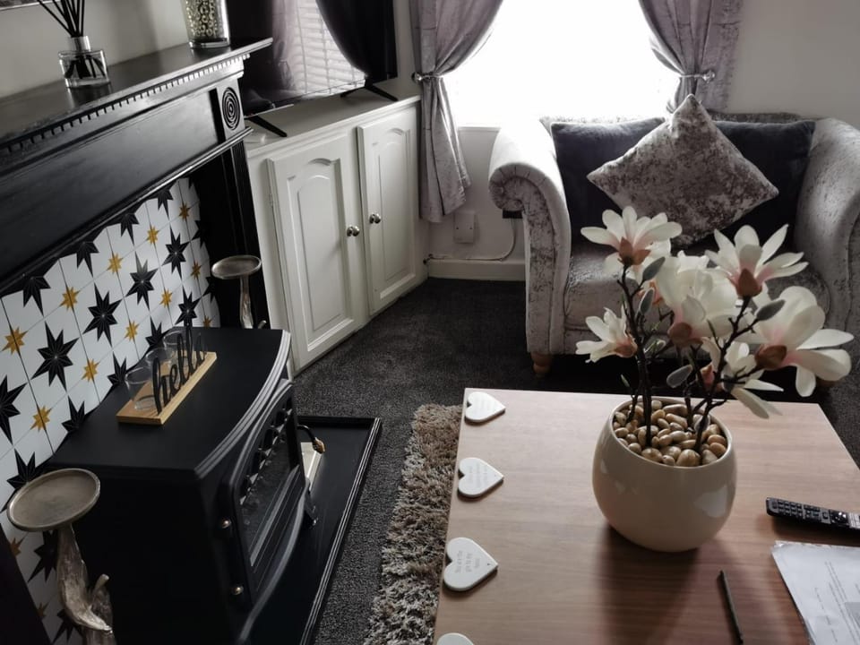 Highly recommended 2-Bed House in Macclesfield Cheshire House in Macclesfield