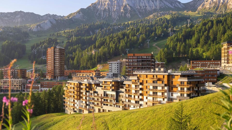 Property building, City view