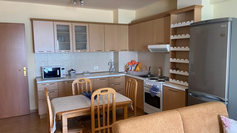 Coffee/tea facilities, Kitchen or kitchenette, Dining area, minibar, pet friendly, toaster