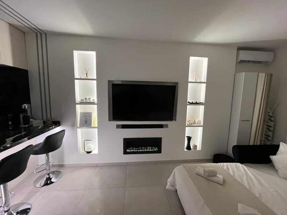 TV and multimedia, Evening entertainment, hair dresser, air conditioner