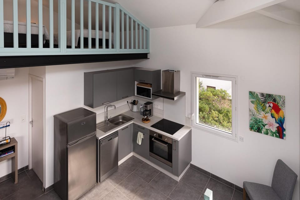Property building, Kitchen or kitchenette, Living room