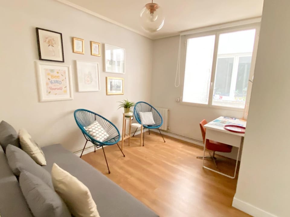 Living room, Seating area, Area and facilities