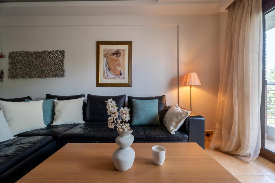 Living room, Photo of the whole room, Seating area