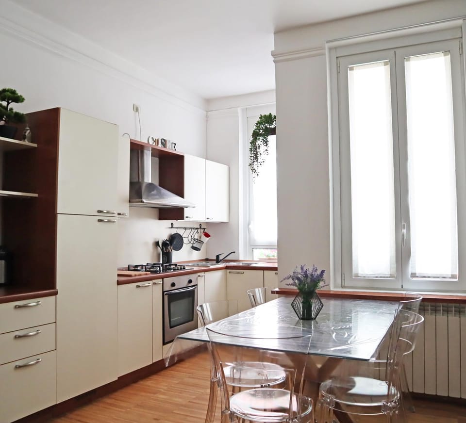 Kitchen or kitchenette, Dining area, pet friendly, stove