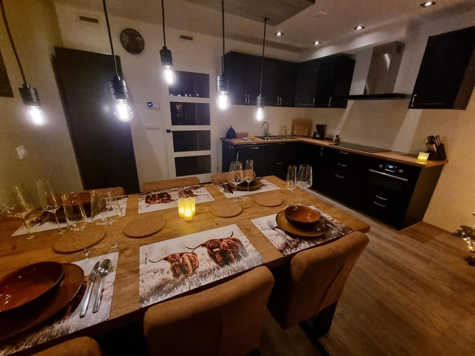 Dining area, kitchen