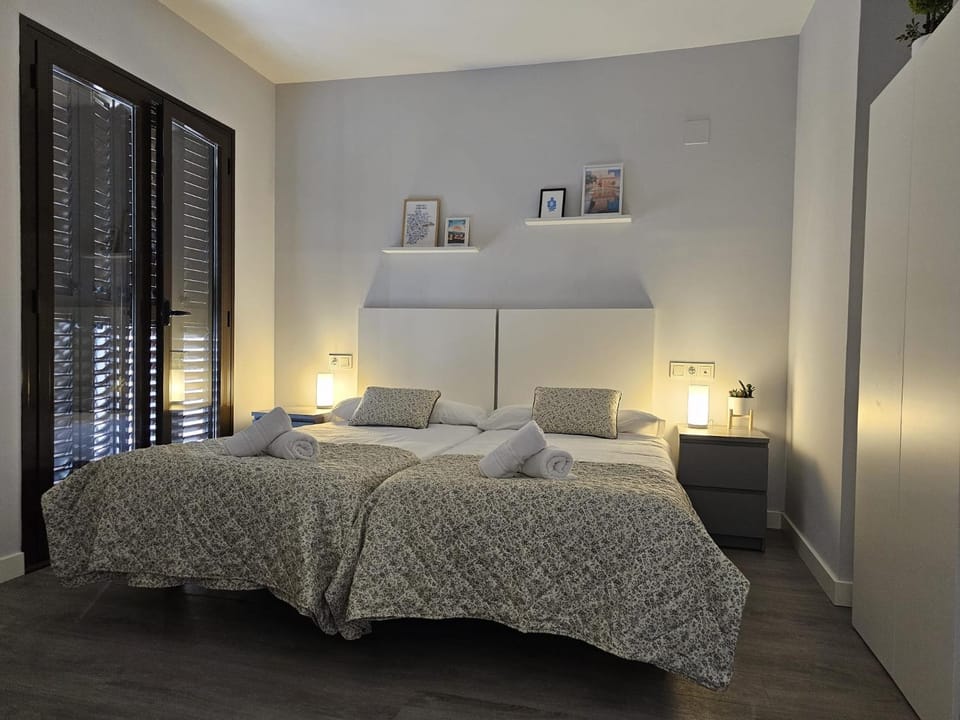 Bed, Balcony/Terrace, Photo of the whole room, Bedroom