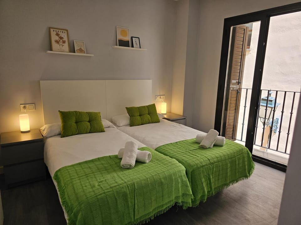 Bed, Balcony/Terrace, Photo of the whole room, Bedroom, towels