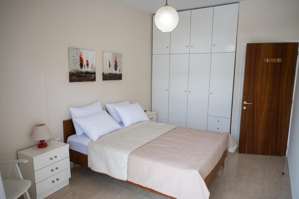 Bed, Photo of the whole room, Bedroom, wardrobe