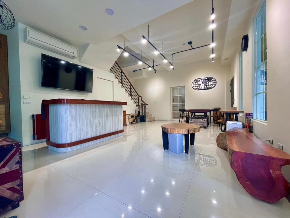 Communal lounge/ TV room