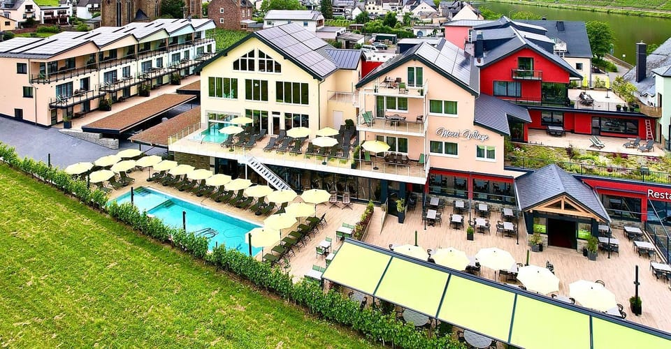 Property building, Restaurant/places to eat, Swimming pool