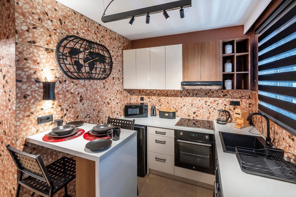 Kitchen or kitchenette, oven