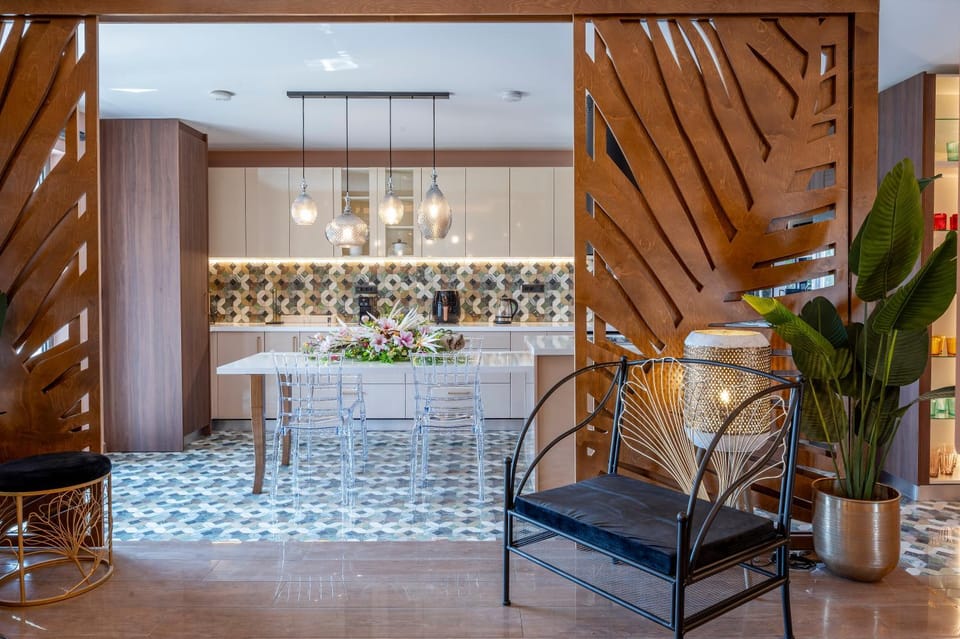 Kitchen or kitchenette, Living room, Seating area