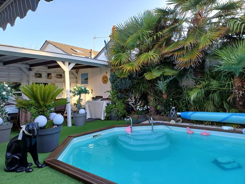 maison calme avec piscine palmiers 300m de la plage pornichet centre House in Pornichet