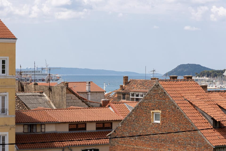 View (from property/room), City view, Sea view