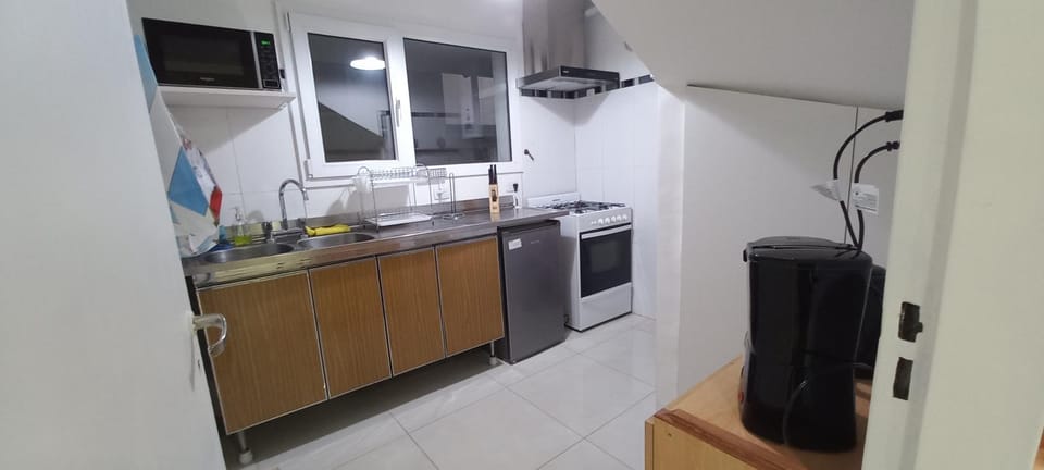 Kitchen or kitchenette, minibar