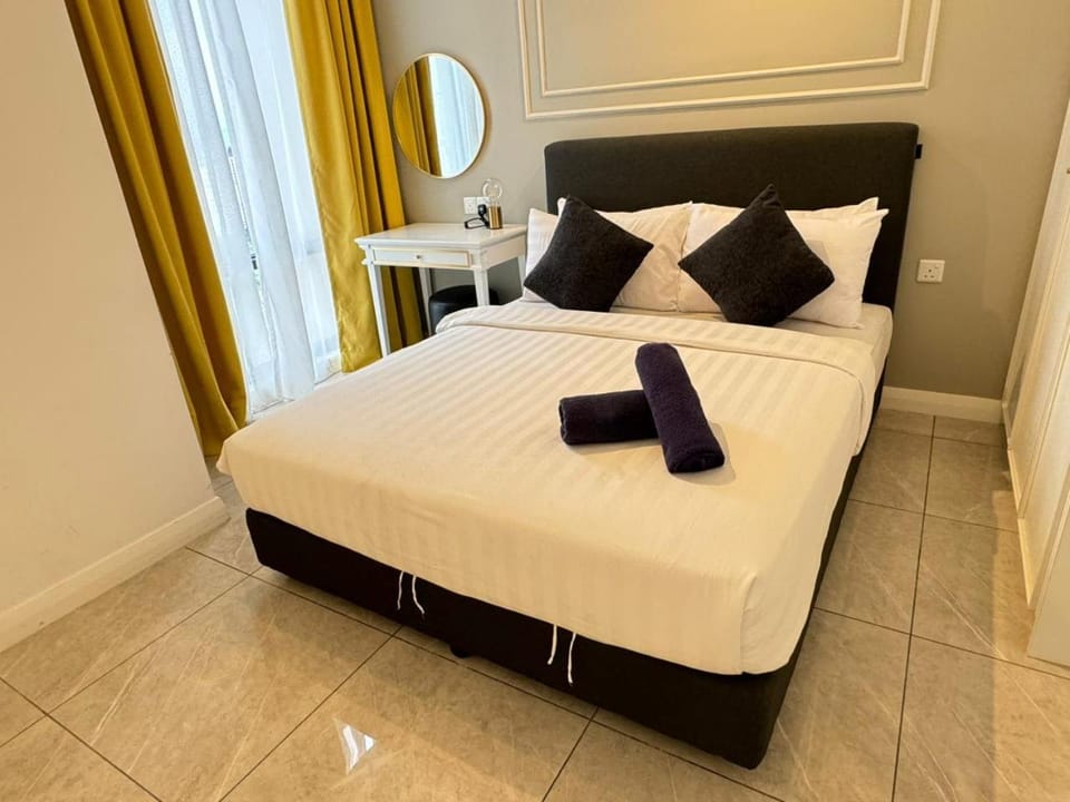 Bed, Bedroom, towels