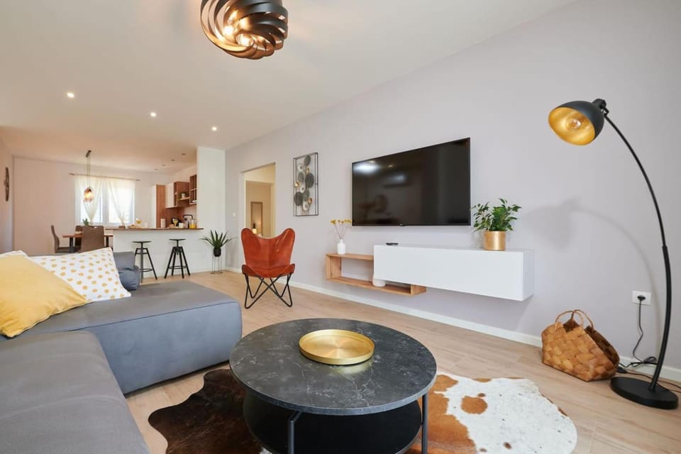 Communal lounge/ TV room, TV and multimedia