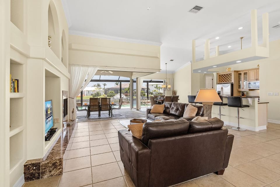 Gulf Access, Heated Pool and Spa, Sleeps 8! - Villa Baydream Believer - Roelens Vacations House in Cape Coral