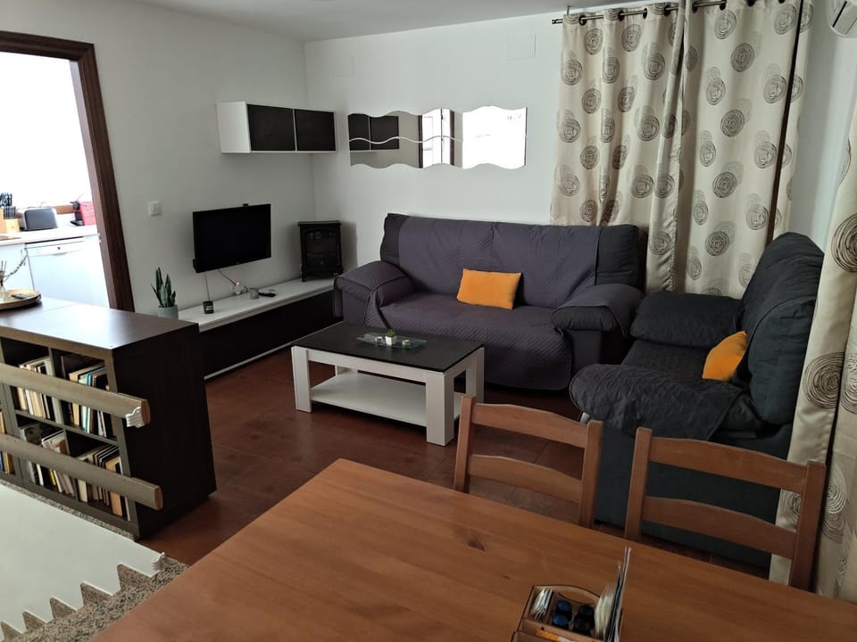 Living room, Dining area, internet