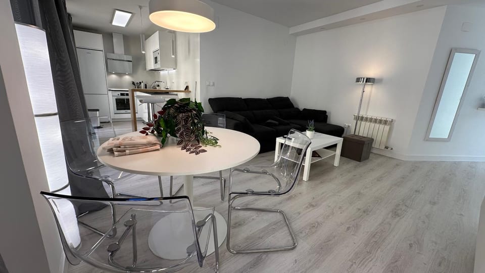 Communal lounge/ TV room, Living room, Dining area