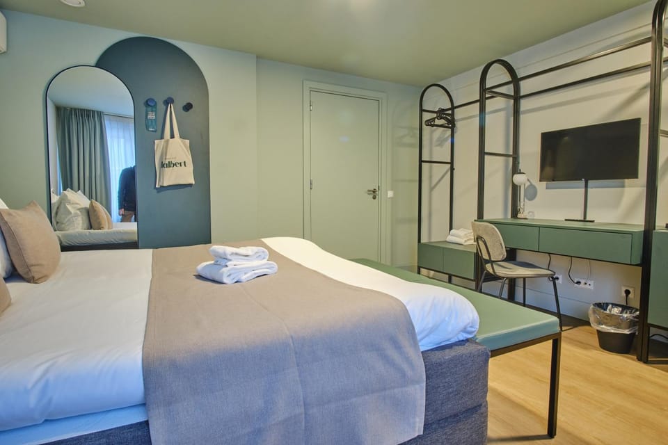 Bed, Photo of the whole room