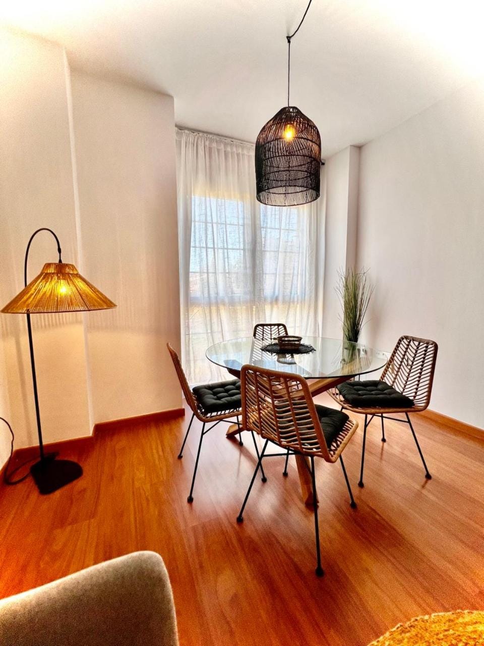 Seating area, Dining area