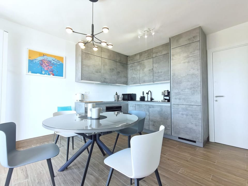 Kitchen or kitchenette, Seating area, Dining area, minibar