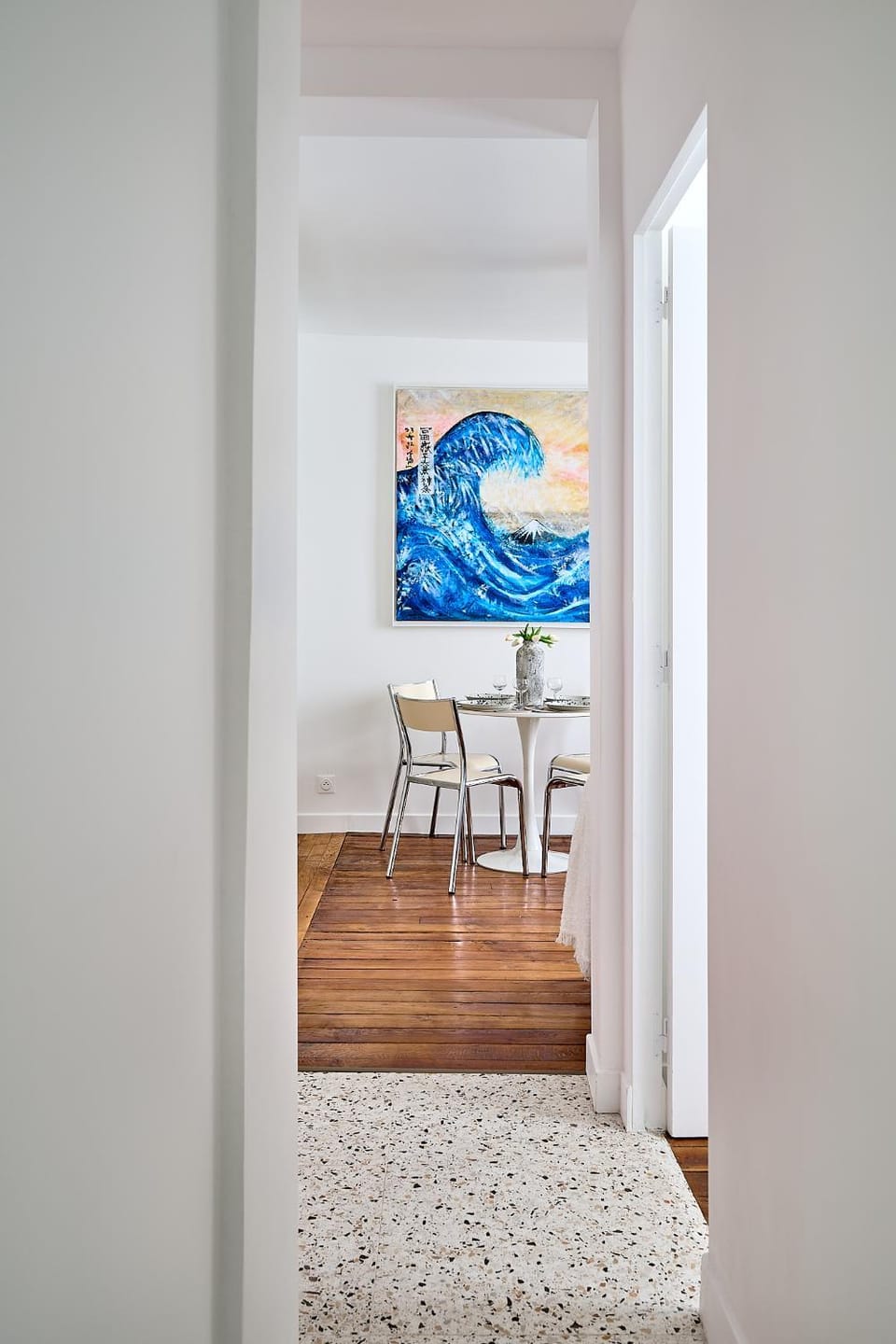 Living room, Decorative detail, Seating area, Dining area