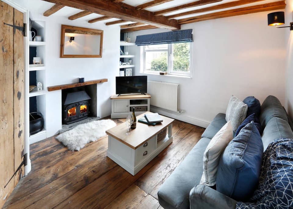 Romantic Cotswold Cottage- dog friendly and village location House in Wychavon District