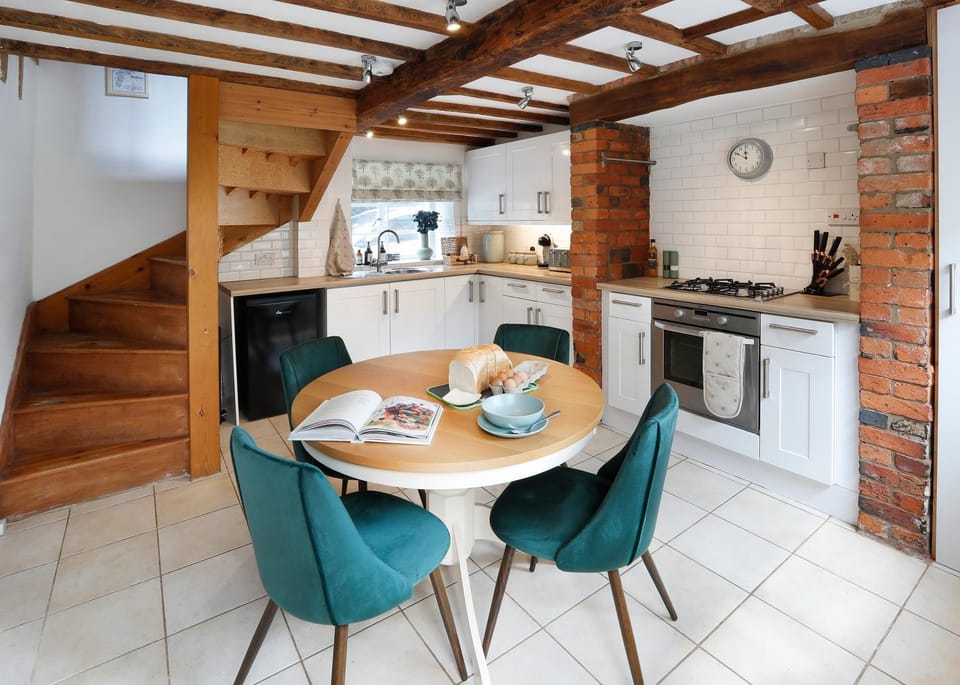 Romantic Cotswold Cottage- dog friendly and village location House in Wychavon District