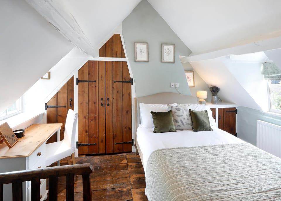 Romantic Cotswold Cottage- dog friendly and village location House in Wychavon District