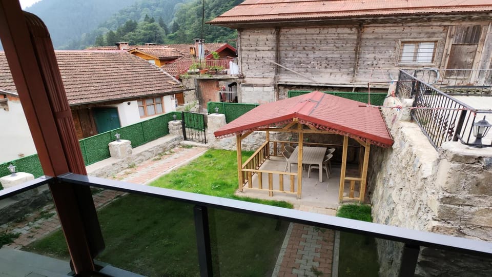 Property building, Seating area