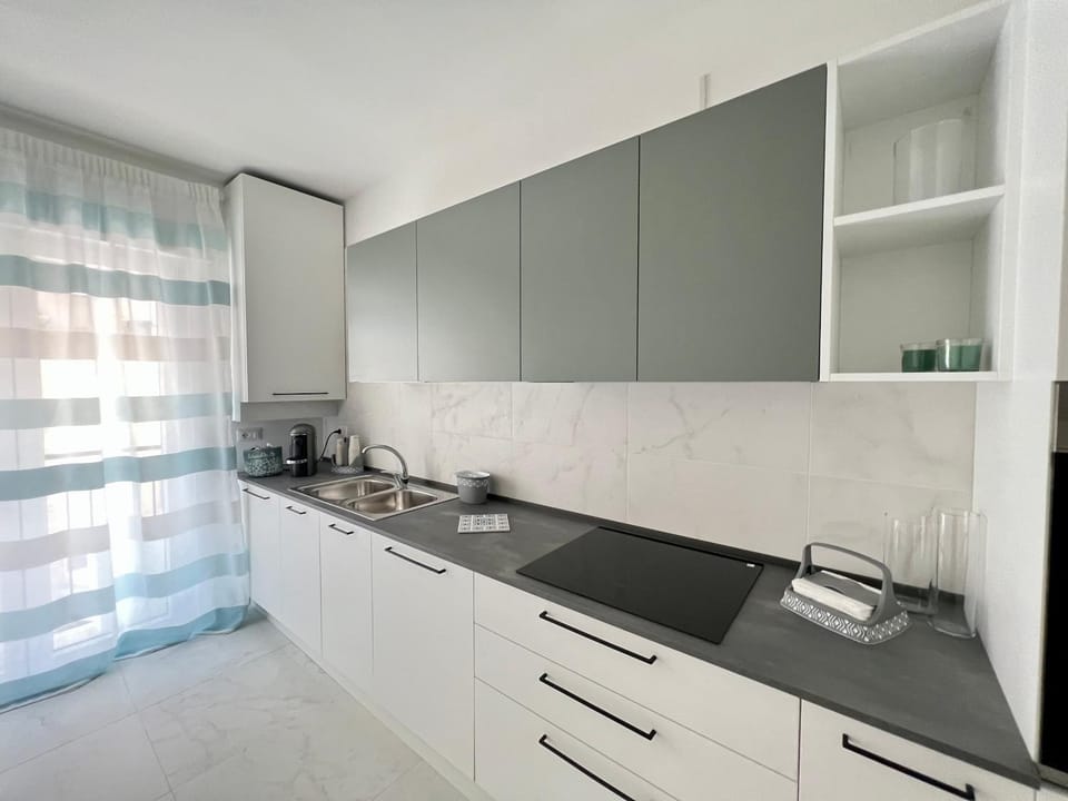 Kitchen or kitchenette, pet friendly, stove