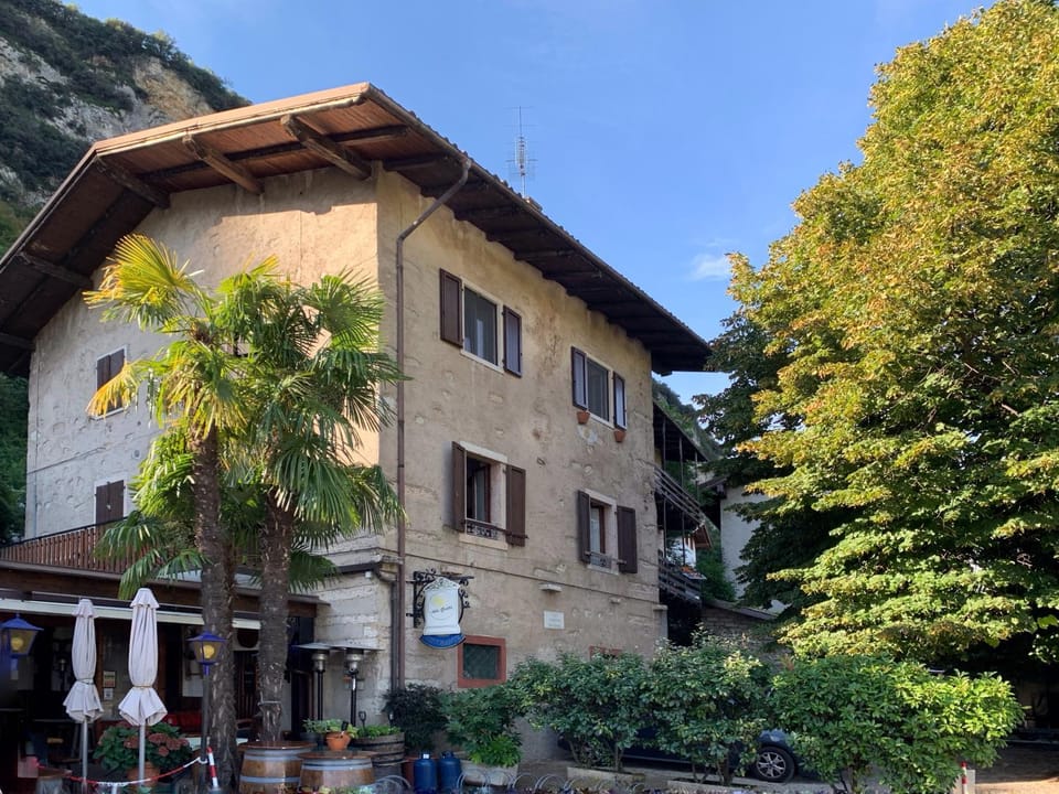 Property building, Restaurant/places to eat