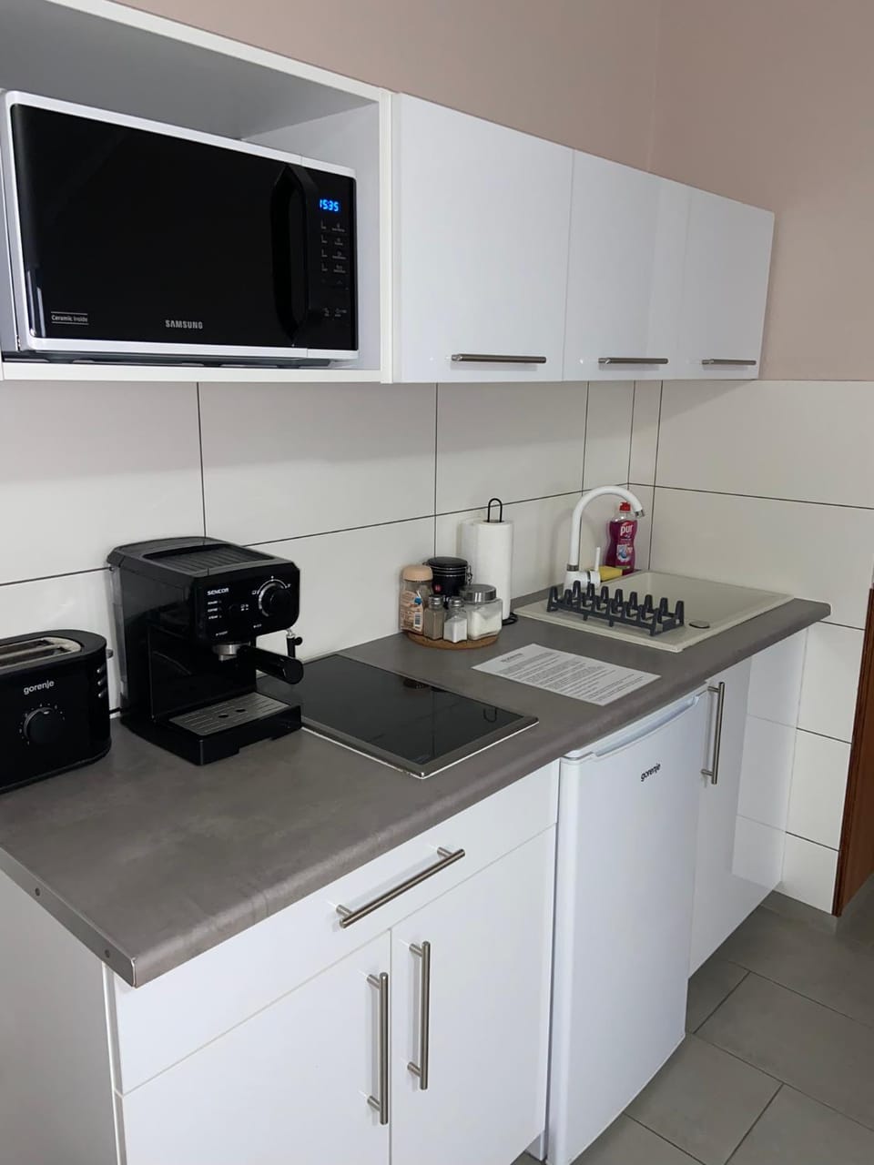 Kitchen or kitchenette
