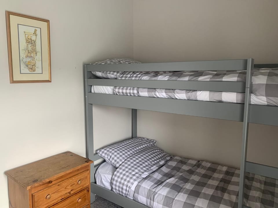 Bedroom, bunk bed