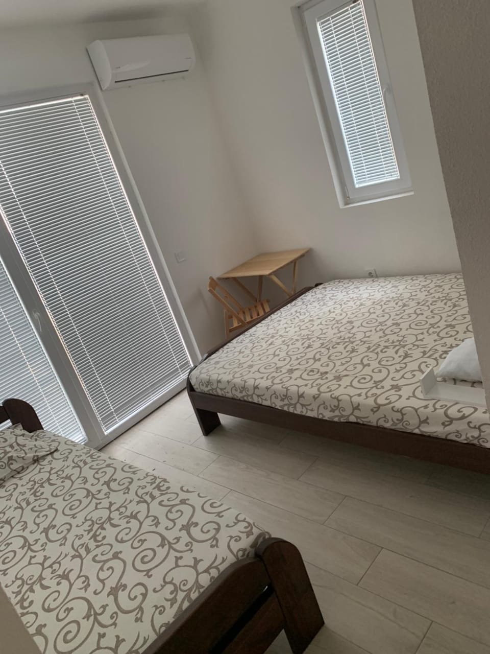 Photo of the whole room, air conditioner