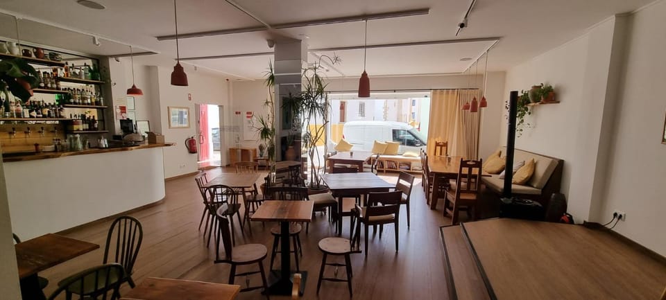 Restaurant/places to eat, Lounge or bar, Breakfast