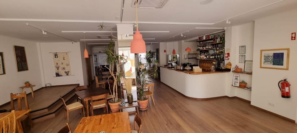 Restaurant/places to eat, Lounge or bar, Breakfast
