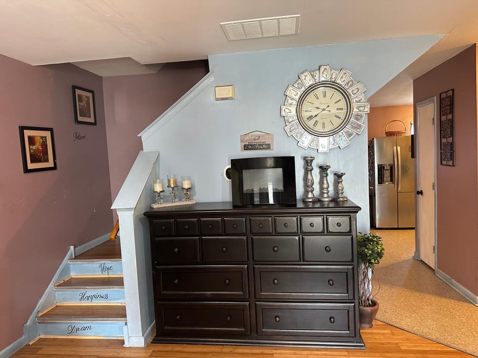 Colorful 3 bedrooms twin home near Center House in Philadelphia