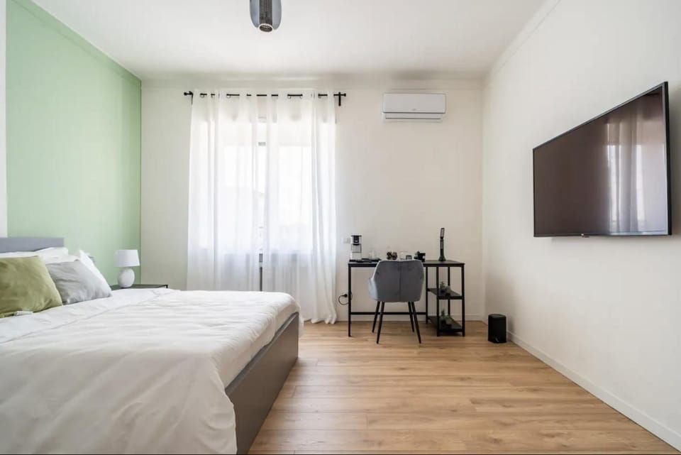 Bed, TV and multimedia, Bedroom, air conditioner