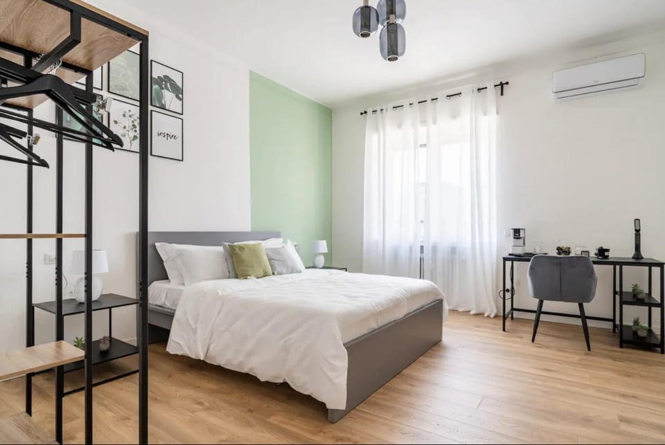 Bed, Bedroom, air conditioner