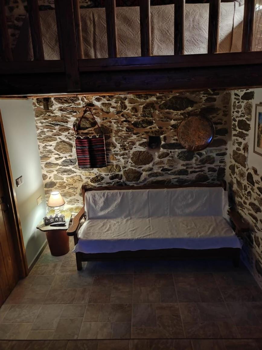 Πέτροκτιστο Σπίτι. Stone House House in Euboea