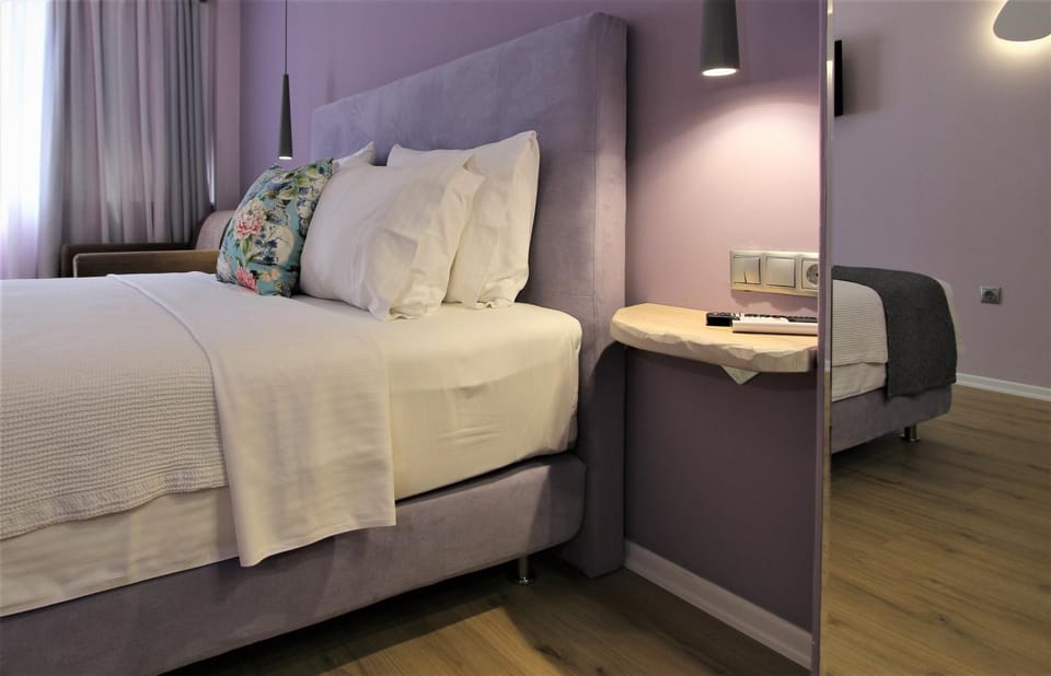 Bed, Decorative detail, Decorative detail