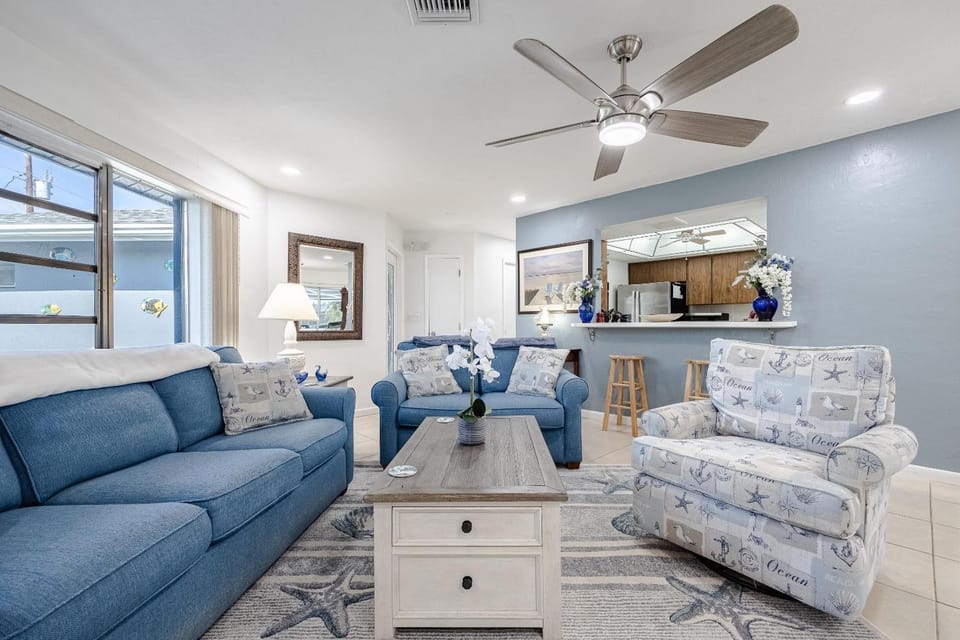 Heated Pool, Sleeps 6 - Villa Paradise by the Pool - Roelens Vacations House in Cape Coral